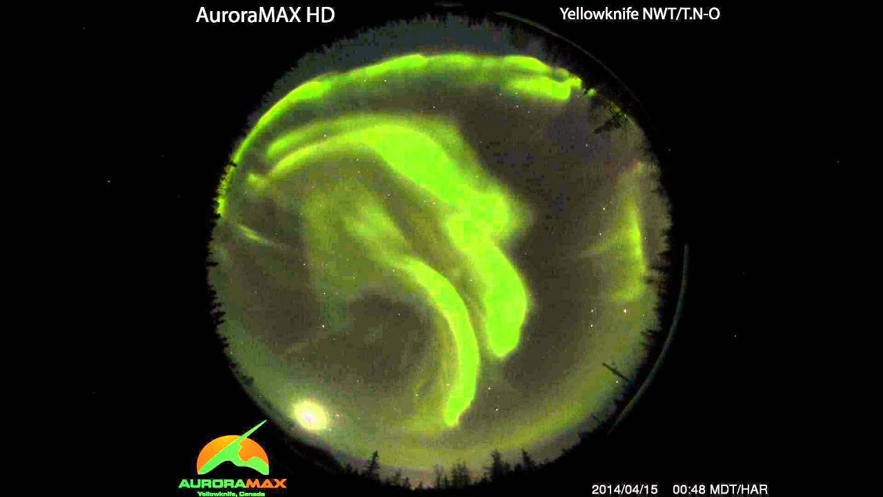 Total eclipse of the Moon amidst the aurora borealis - YouTube