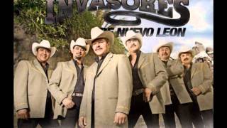 Video thumbnail of "Los Invasores de Nuevo León - A Mi Que Me Quedo"