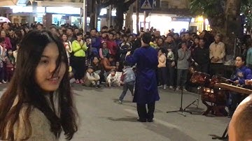 Jingle bell - nhạc cụ dân tộc - ca nhạc đường phố - phố đi bộ Hà Nội!