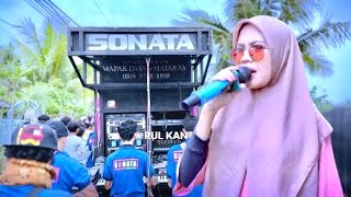 Download lagu “SEBOTOL MINUMAN” bersama Penyanyi Cantik Mbak LARAS Diiringi Musik Jalanan SONATA Live di GEMEL