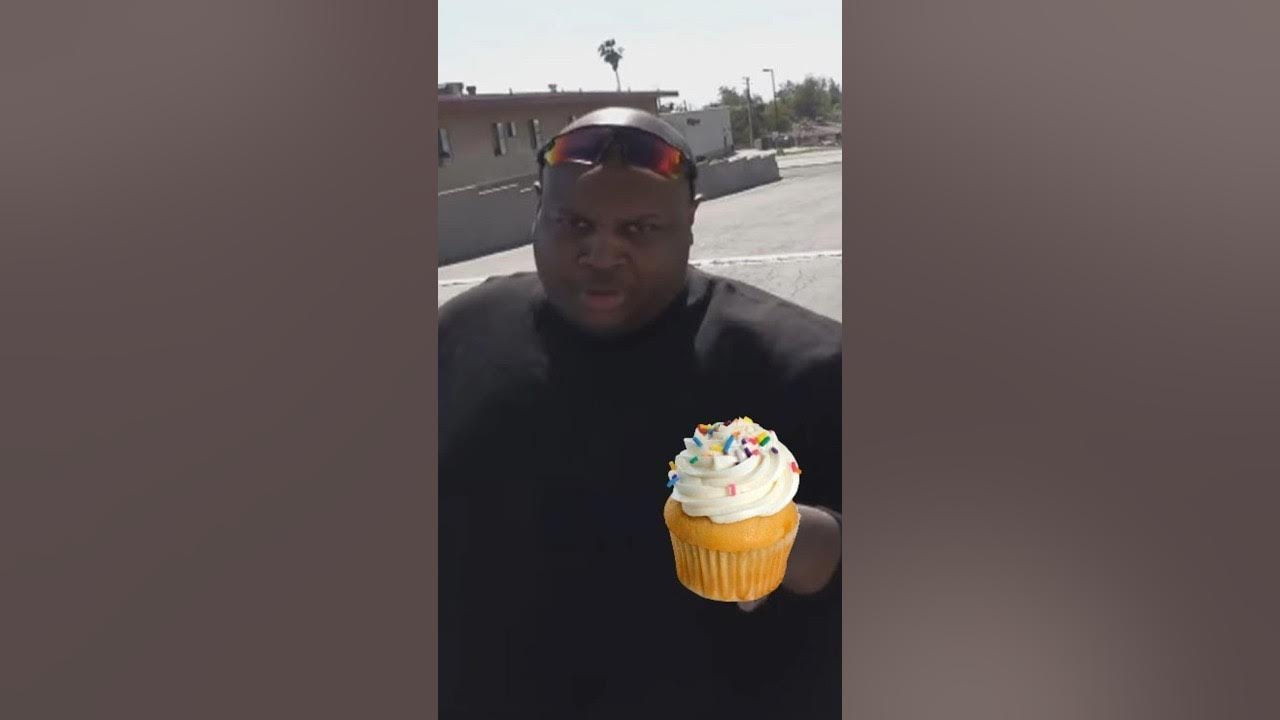 EDP445 getting a cupcake, EDP445