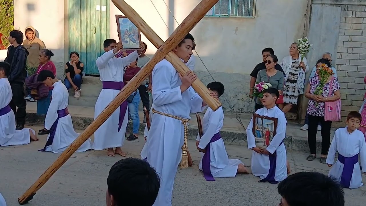 Tercer viernes de viacrucis en Ayoquezco 