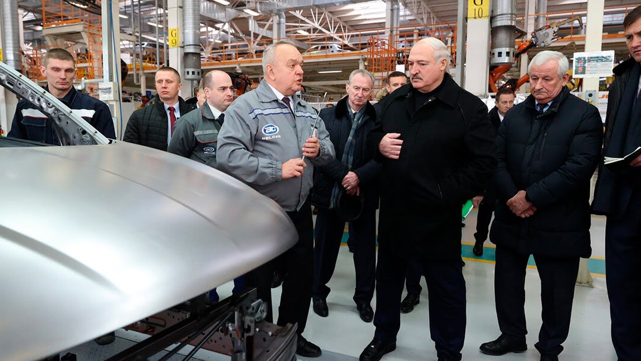 Лукашенко поручил полностью удовлетворить спрос белорусов на отечественные авто