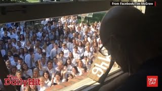 400 students sing to teacher fighting cancer