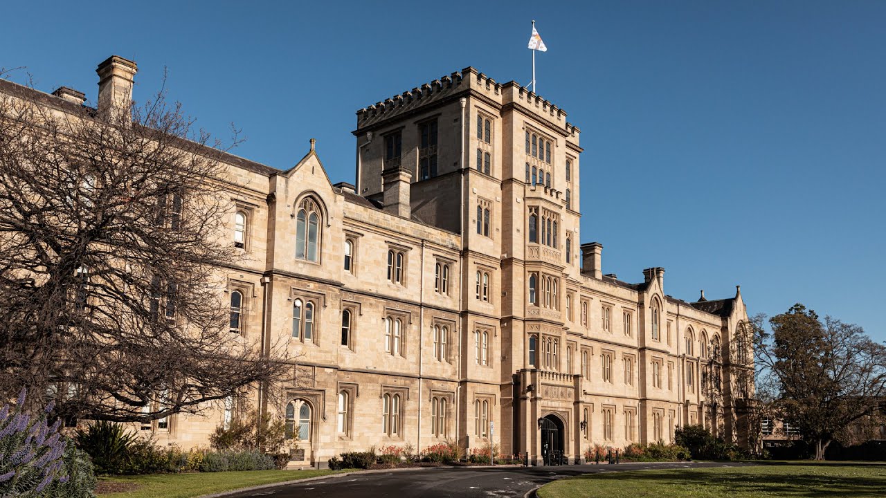 Queen's College Virtual Tour - YouTube