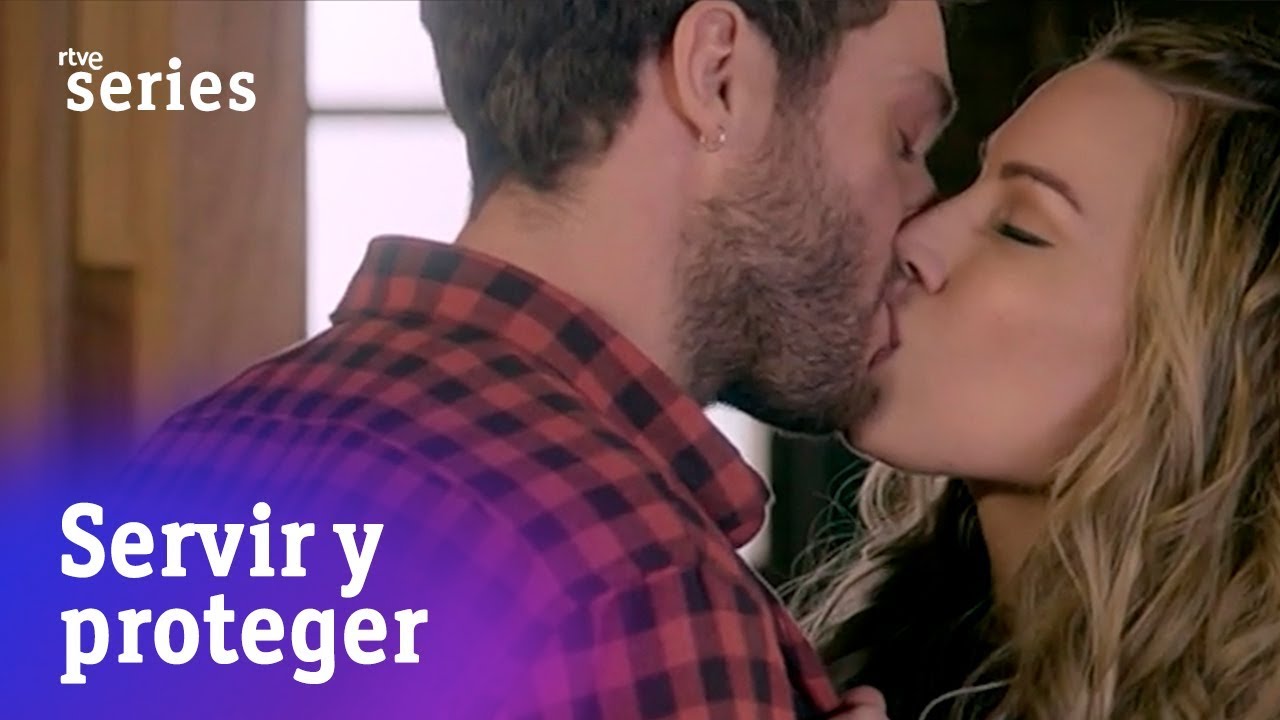 Servir y Proteger: El beso entre Álvaro y Sara #Capítulo429 | RTVE Series