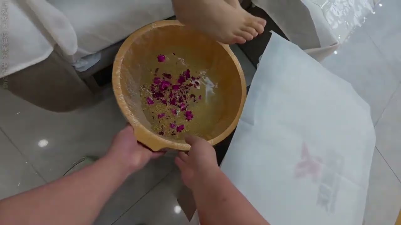 #asmr Beautiful feet being massaged #foot #foottreatment #footcare #heels #footmassage