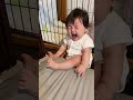 ちょっとの隙間にハマってびっくりしてフリーズしちゃった赤ちゃん😂/Mom, help me! I'm stuck! #Shorts