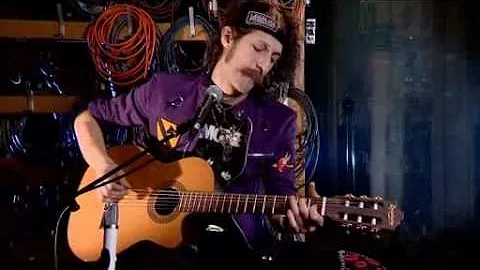 Eugene Htz from Gogol Bordello - Alcohol (acoustic)