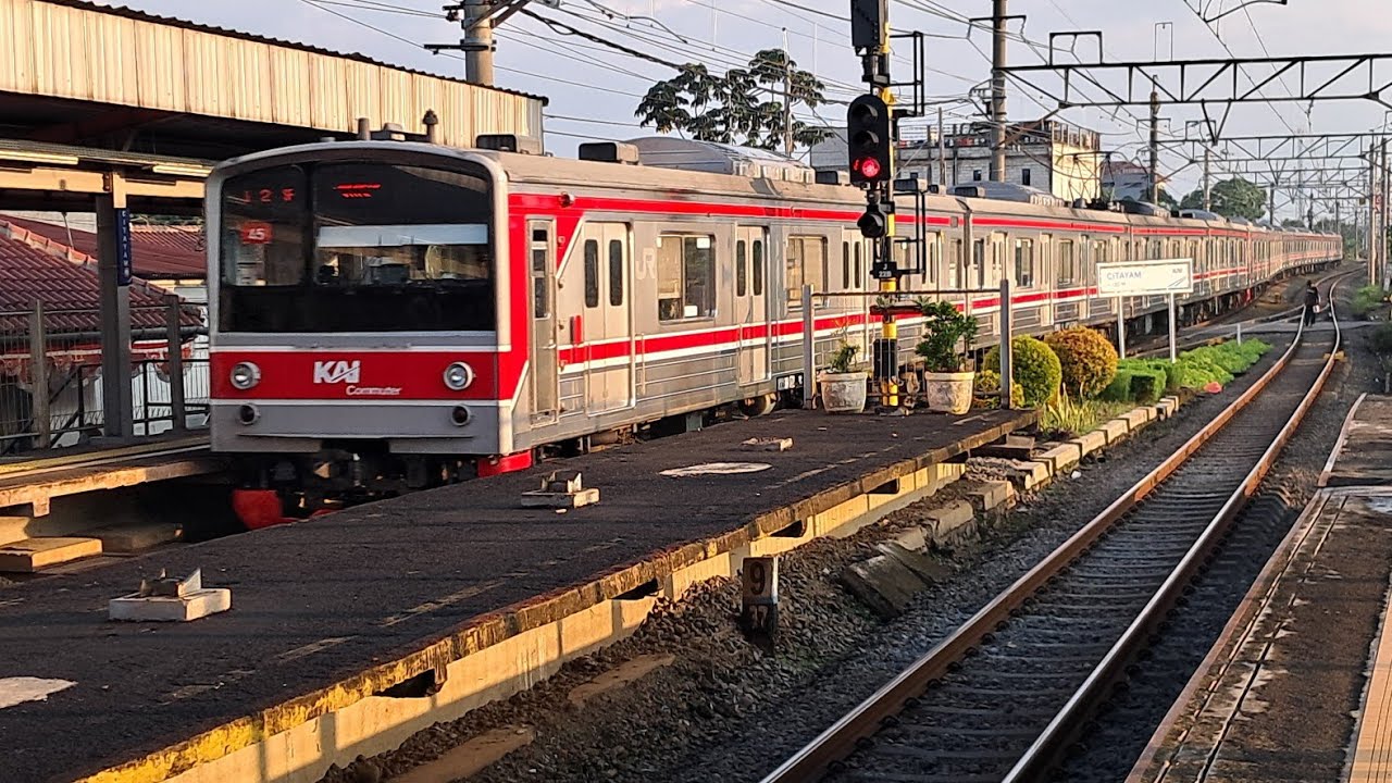 KUMPULAN KRL COMMUTER LINE DI STASIUN CITAYAM JR 205, JR 204, TM 7022, CC 206