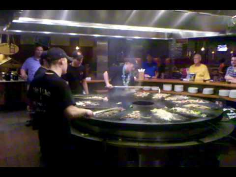 Cooks @ BD's Mongolian Grill putting on a show - YouTube