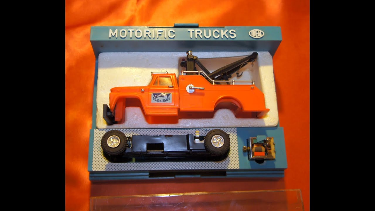 VINTAGE BATTERY OPERATED IDEAL MOTORIFIC TOY TRUCK CAR