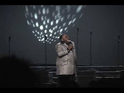 Pastor Marvin Sapp performs live @ "How Sweet the ...