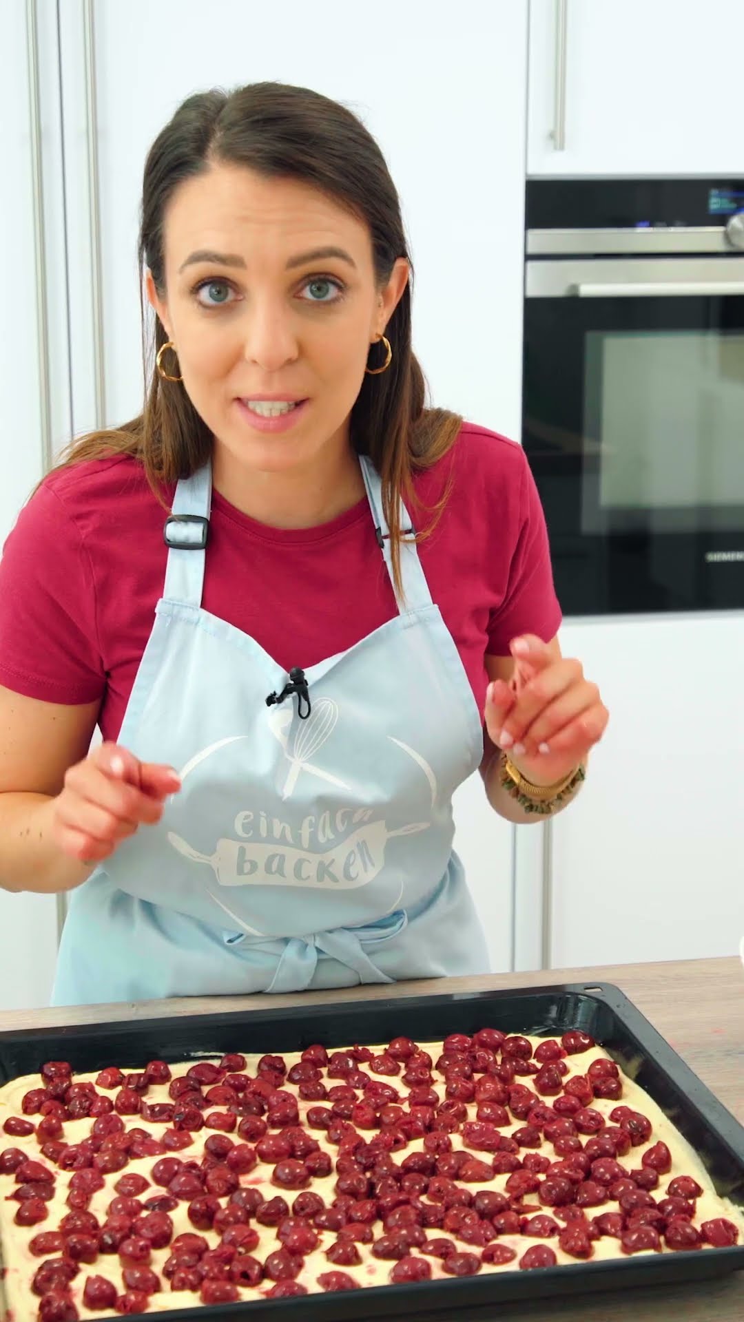 Kirschkuchen vom Blech mit Streusel 🍒🍰 | Blitz Blechkuchen | Einfacher ...