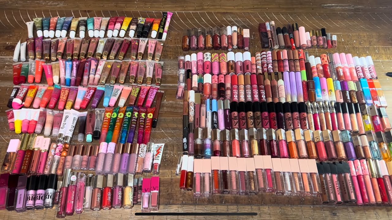 Ассортимент на 2026 год: блеск для губ, средство для увеличения объема губ, лак для губ и жидкая ...