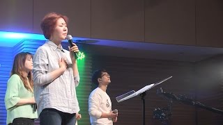 Video thumbnail of "주 사랑이 나를 숨쉬게 해 + 전심으로 - 김윤진 간사 [17.03.24]"