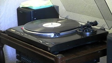 Technics sl-q210 turntable in operation