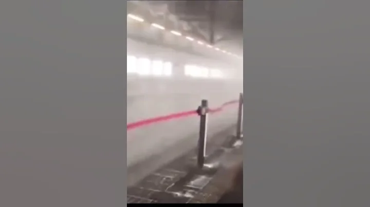 BULLET TRAIN ONLY IN JAPAN PASSING FULL SPEED #shorts - DayDayNews