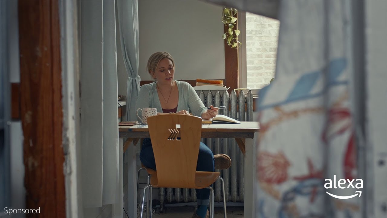 Leah: Alexa helps her stay on task throughout the day - with audio description │Alexa Stories