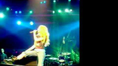 Avril Lavigne - All the small things Live