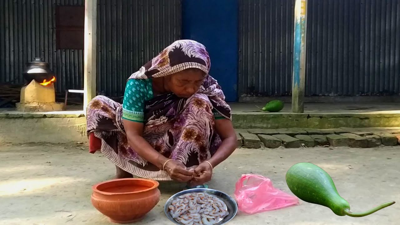 BOTTLE GOURD WITH PRAWN FISH RECIPE || How to cooking&eating village poor grandmother for lunch
