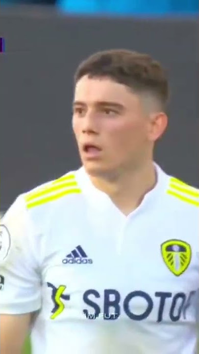 Red card for Dan james for his challenge on Kovačić🟥