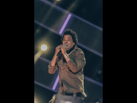 لحظة دخول الكينج محمد منير حفل الاسكندريه بعد غياب 10 سنين ونصف مليون من جمهوره في استقباله