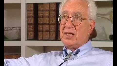 Murray Gell-Mann - Using symmetry to learn about physical laws (21/200)