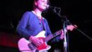 Scout Niblett - Kiss