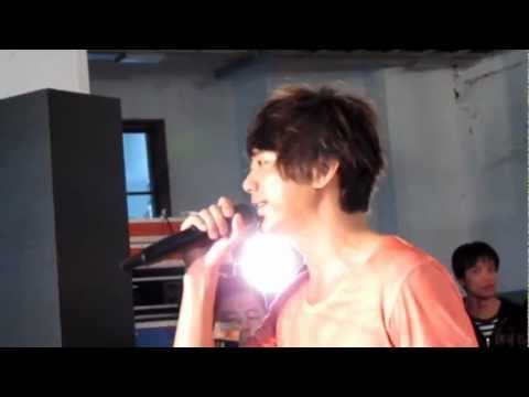 信--我記得 (我選擇笑)..松山文創園區 攝影展簽唱會 20121006