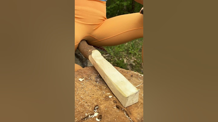 This Girl shows the Smart Way of starting fire🔥👩‍🚒 #camping #fire #outdoors #bushcraft #survival