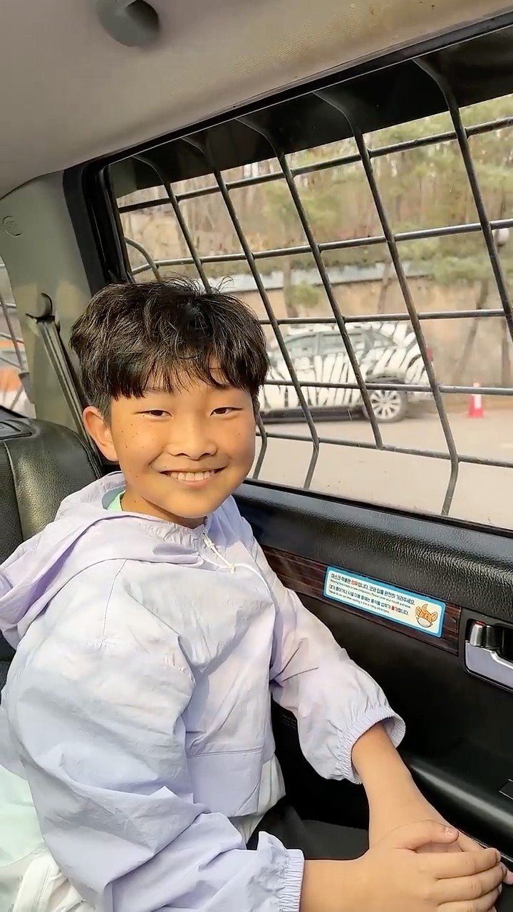 Safari Car Family Trip for Kids Feeding Animals #shorts