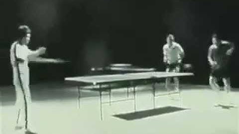 Bruce Lee : Ping pong with Nunchucks