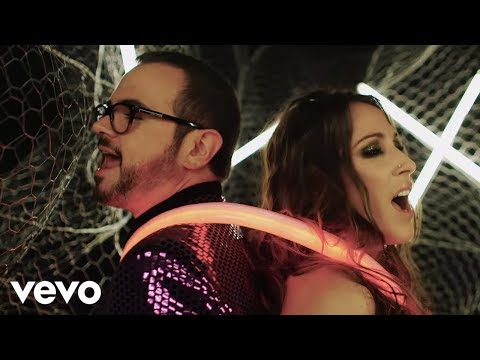 Aleks Syntek Dueto con Malú - Solo el Amor nos Salvará