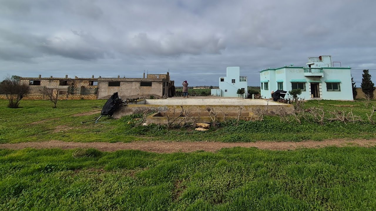 فيرمة جميلة بالفيلا و السكن العساس و بئر والكهرباء 380 قرب الجديدة و أزمور موقع مشالله 0661924707