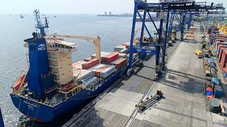 The Challenge of Unloading Containers from Maersk Line Cargo Ship