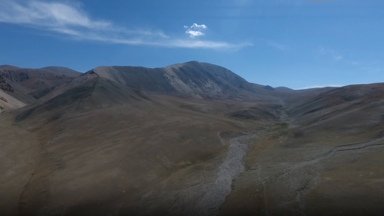 Алаг хайрханы нутгаар /Бугат сум Говь-Алтай аймаг/