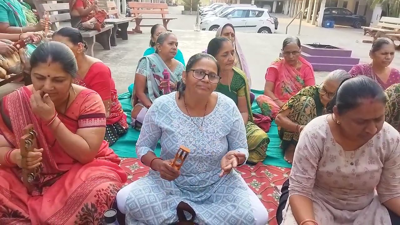 ધીરે ધીરે ગંગાજી તમે ધીરે ચાલો 🙏 ખૂબ જ સરસ ભજન છે આખુ શાંભળજો ખુબ જ સરસ છે