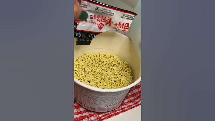 اخيرا جربت النودلز الكورية السوداء 🍜🔥#shorts #tiktok