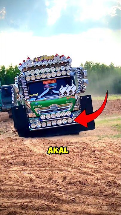IT DOESN'T MAKE ANY SENSE, THIS THAI TRUCK IS 🗿