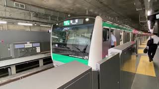 埼京線E233系7000番台ハエ135編成各駅停車新宿行き、羽沢横浜国大駅発車シーン。