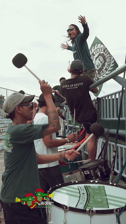 #tidaktayangtv CAK TESSI PANTANG CAPEK SEBELOM MENANG DAN TIM PERKUSI TRIBUN KIDUL #bonek #shorts