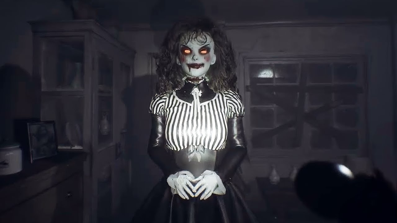 A House With Creepy Dolls That Come To Life || Alessia's Dollhouse