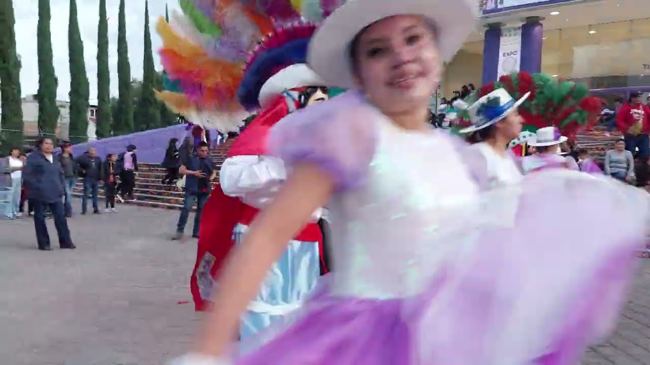 🎭 ¡El Genio del Carnaval llegó a la Feria de Ferias! 🎡