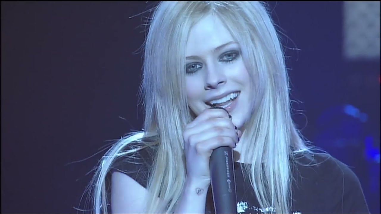Avril Lavigne - Sk8er Boi (Live at Budokan Japan 2005) - YouTube