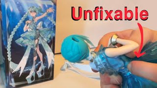 Hatsune Miku Figure Unboxing FAIL (Bad Factory Error)