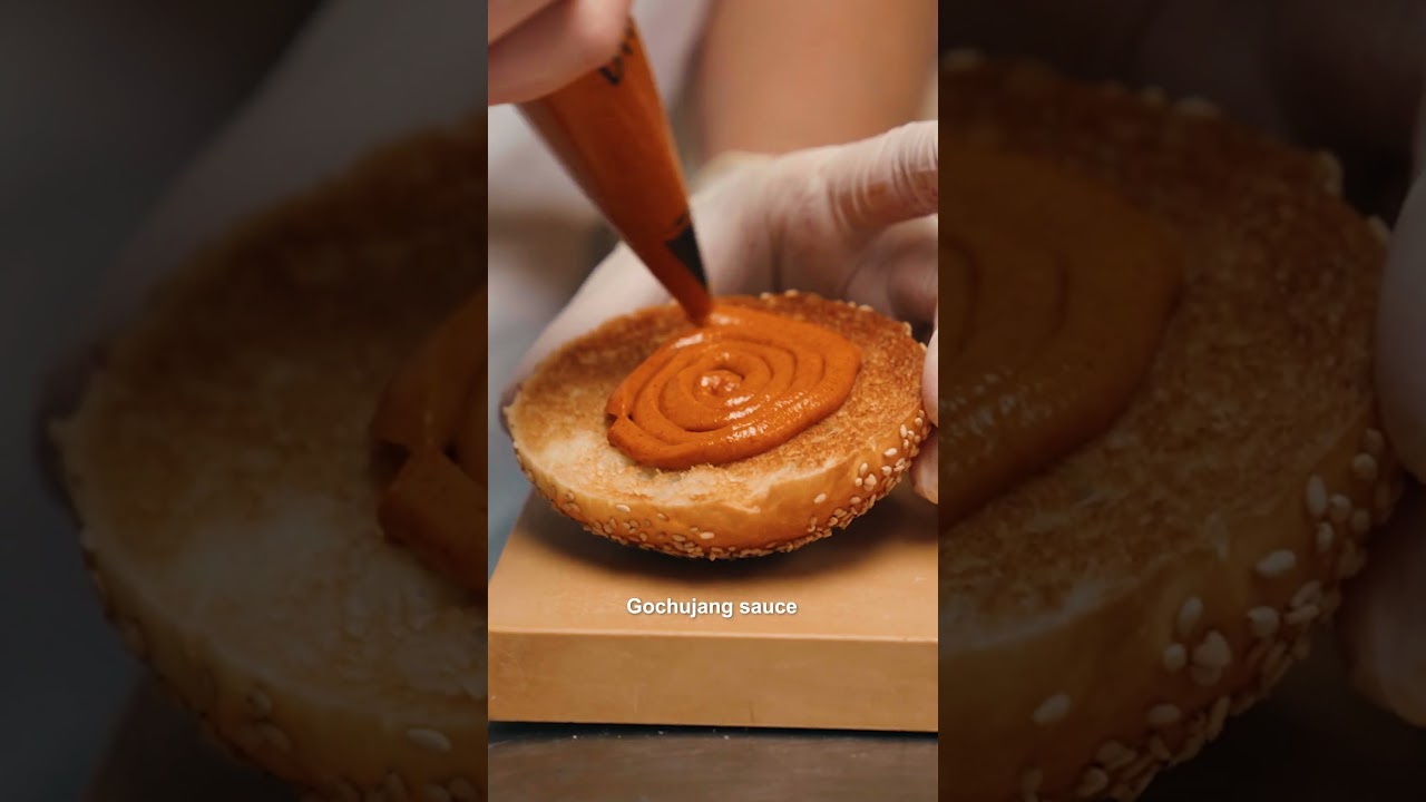 Michelin Chef Makes Korean Chicken Sandwich 🍗