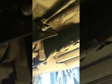 Замена троса ручного тормоза на VW Caddy 2007 SDI 2.0