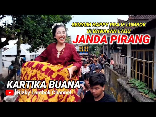 Praje Lombok smiles happily when Kartika Buana performs a viral song by a blonde widow class=