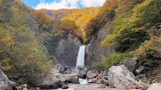 紅葉の苗名滝　Japan Nature scenery